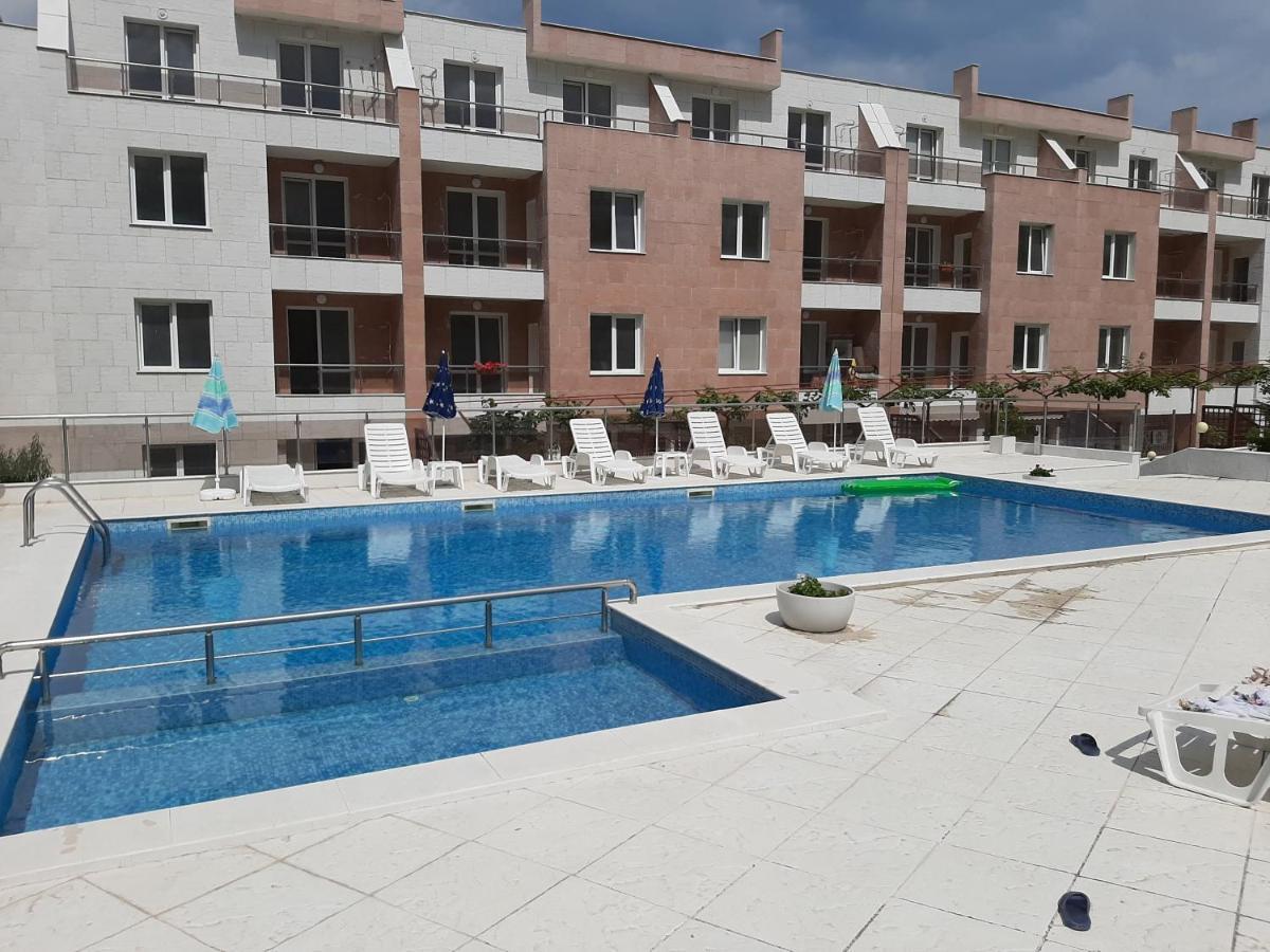 Apartment-Studio Daisy In Kiwi Gardens Complex Byala  Bagian luar foto