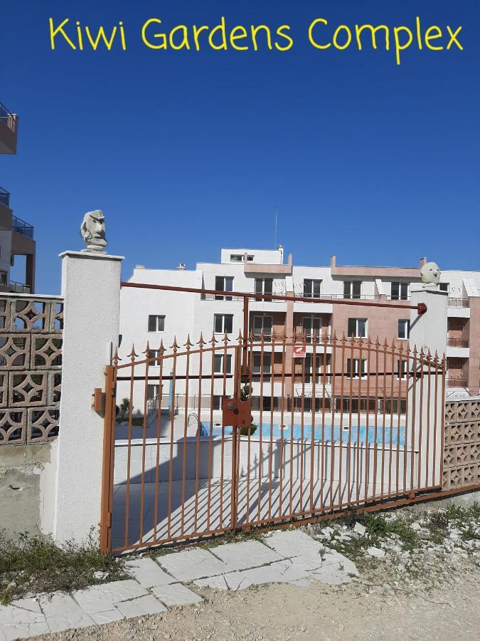 Apartment-Studio Daisy In Kiwi Gardens Complex Byala  Bagian luar foto